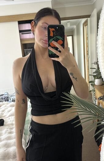 Milli Long Photo Fuites Nudes OnlyFans 2