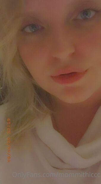 mommithiccc Photo Fuites Nudes OnlyFans 15