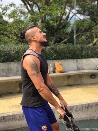 monvalx Photo Fuites Nudes OnlyFans 2