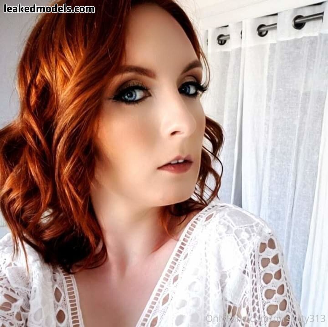 Another tantalizing image of Yulia Schreiber