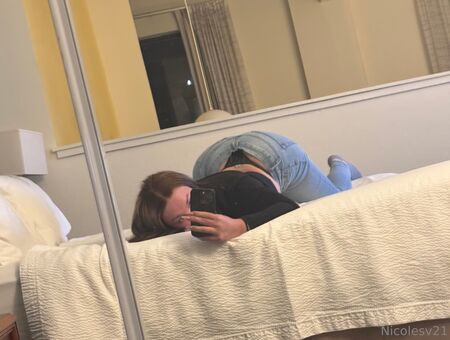 nicolesv21