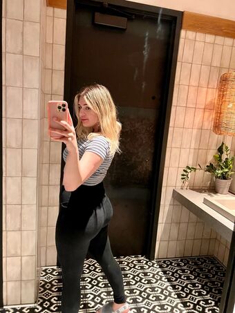 Nikkibebe_