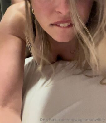 Norwegianhotwifey