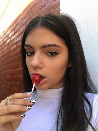 Novinhas Com Peitos Pequenos