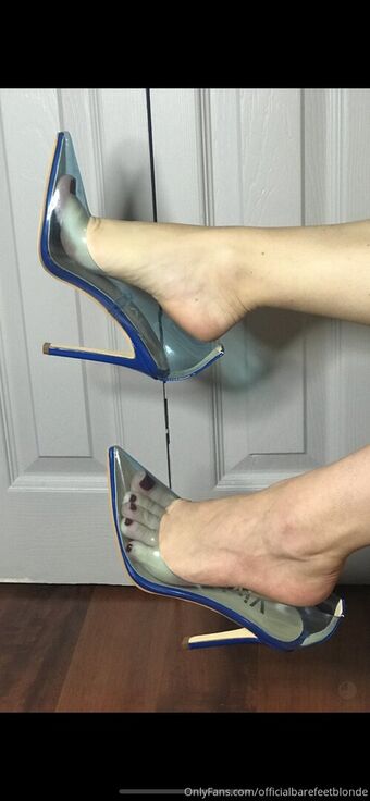 officialbarefeetblonde