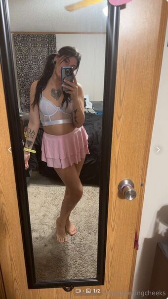 PeekingCheeks Photo Fuites Nudes OnlyFans 2