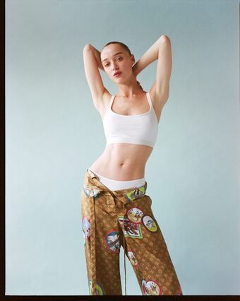Phoebe Dynevor Photo Fuites Nudes OnlyFans 44