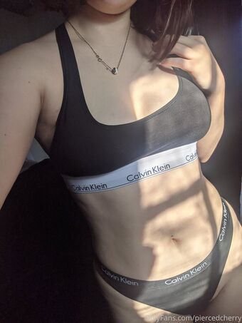 piercedcherry Photo Fuites Nudes OnlyFans 34