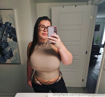 queenbigboobs