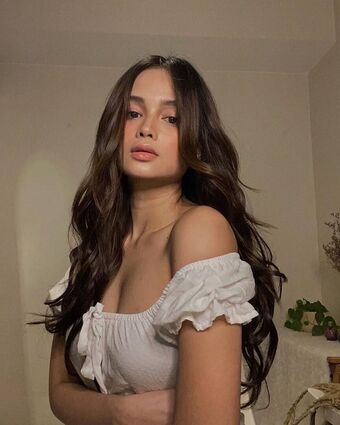 Rhen Escano Photo Fuites Nudes OnlyFans 1