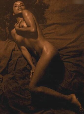 Sade Photo Fuites Nudes OnlyFans 1
