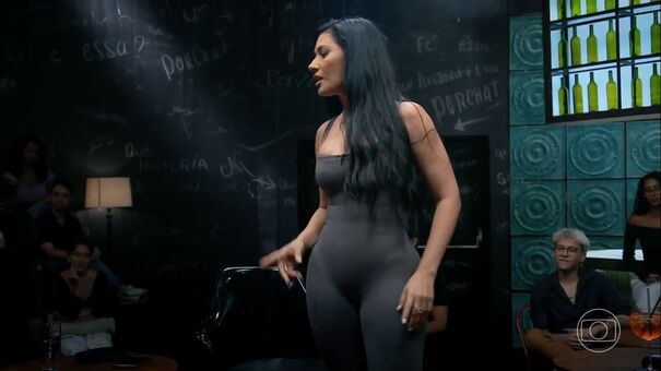 Simone E Simaria