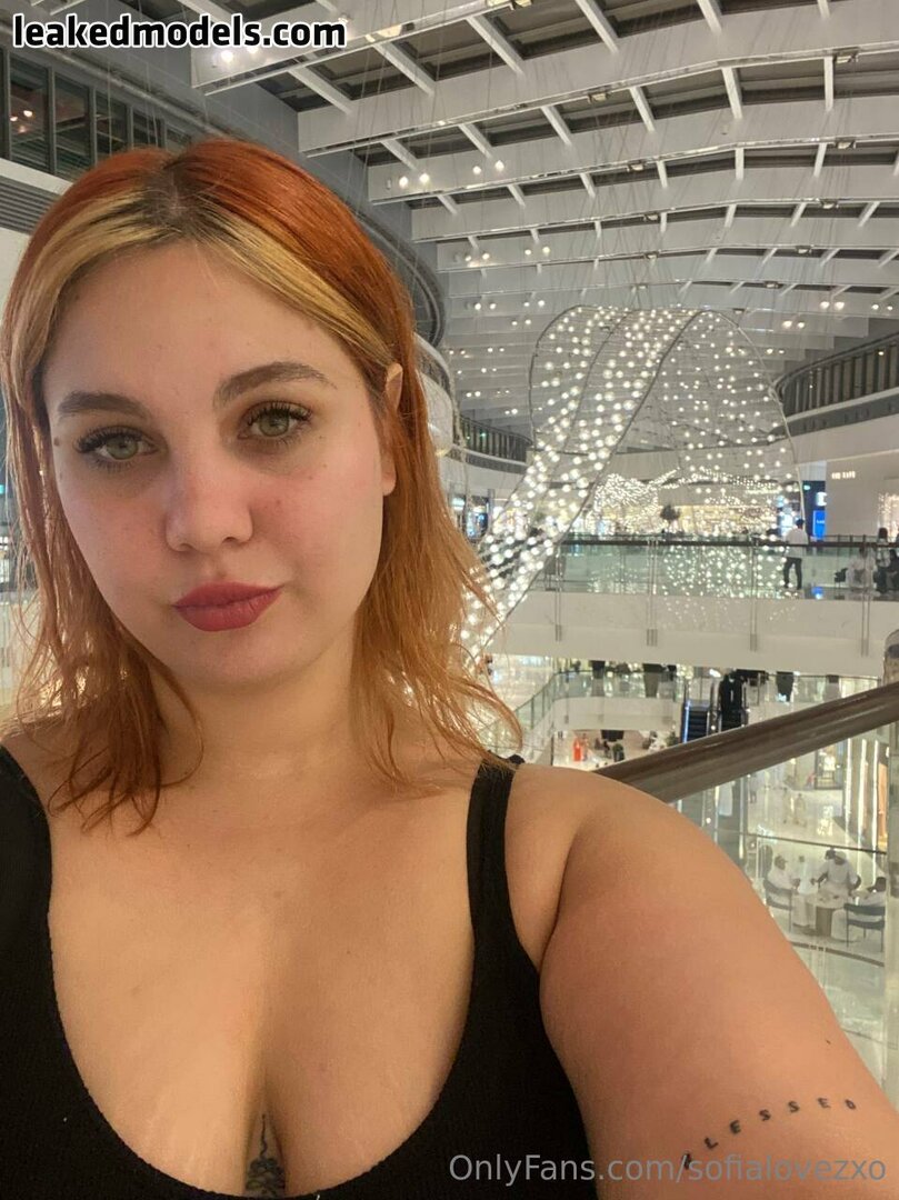 sofialovezxo's tempting back