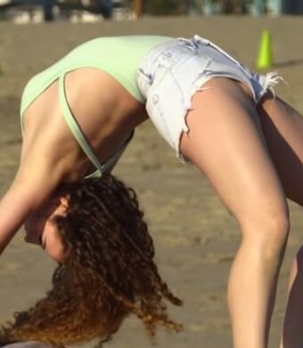 Sofie Dossi