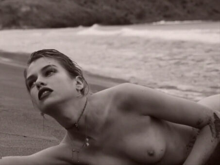 Stella Maxwell