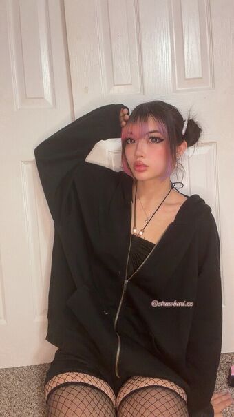 strawbarizz Photo Fuites Nudes OnlyFans 34