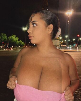 Thegirlinred0 Photo Fuites Nudes OnlyFans 41