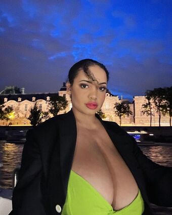 Thegirlinred0 Photo Fuites Nudes OnlyFans 42