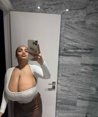 Thegirlinred0 Photo Fuites Nudes OnlyFans 111