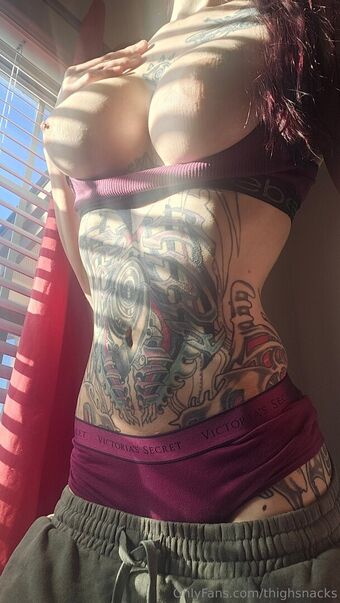 thighsnacks Photo Fuites Nudes OnlyFans 20