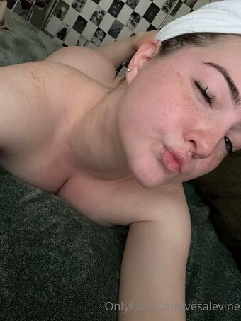 Vesalevine Photo Fuites Nudes OnlyFans 37