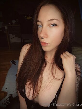 vicki25
