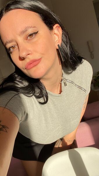 waking_queen