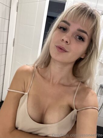 yesoneefree Photo Fuites Nudes OnlyFans 10