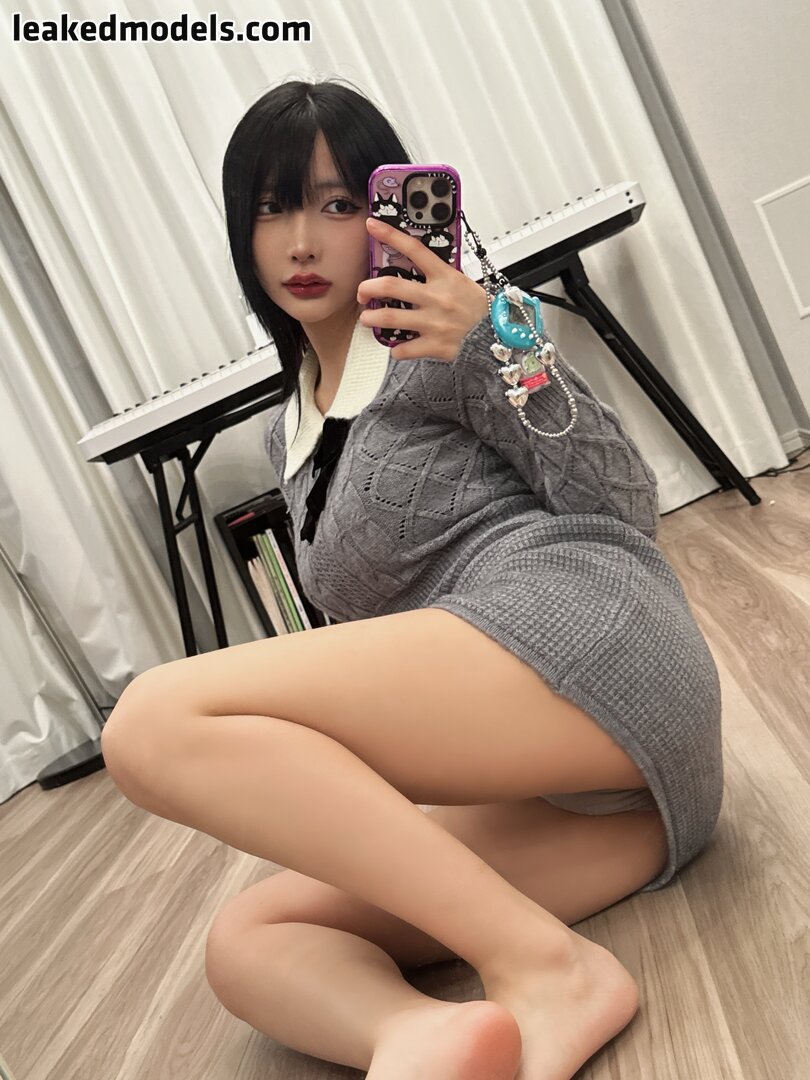 A full-body shot of Yunocy her flesh radiating