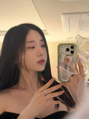 Zenny Photo Fuites Nudes OnlyFans 135